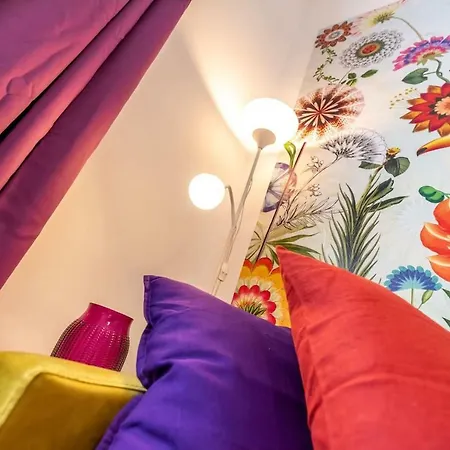 K5 - The Happy In The Nightlife Zone Apartment *